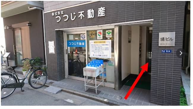 ビルの入り口の写真